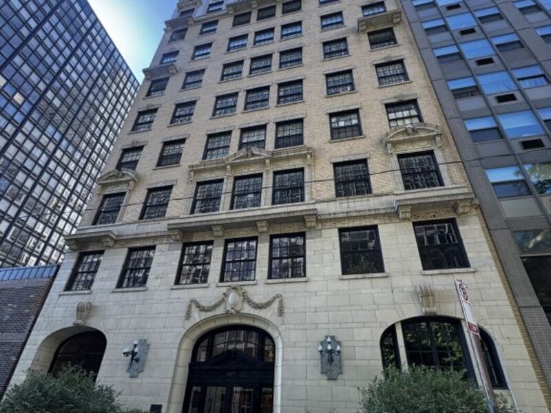 257 E Delaware Place Chicago IL 60611