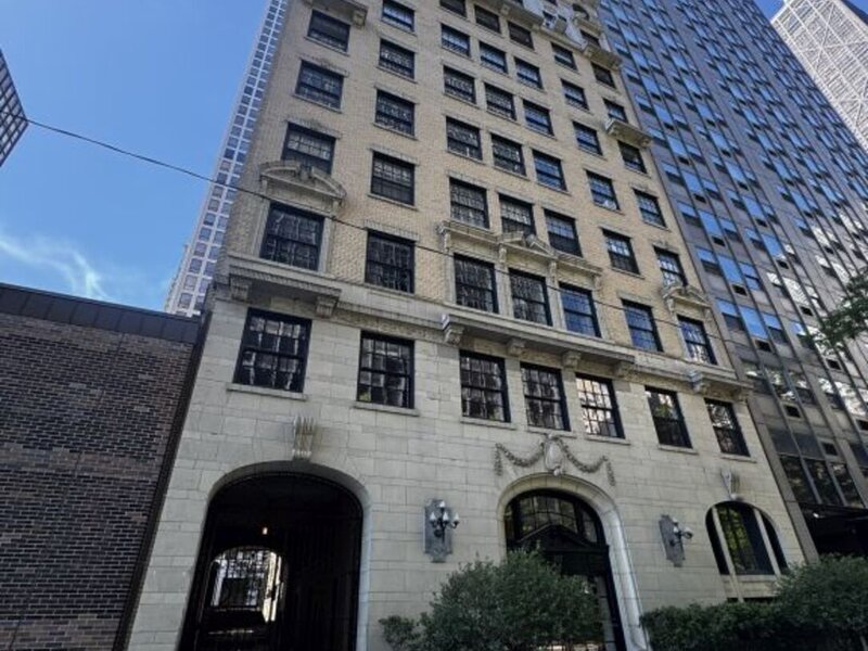 257 E Delaware Place Chicago IL 60611