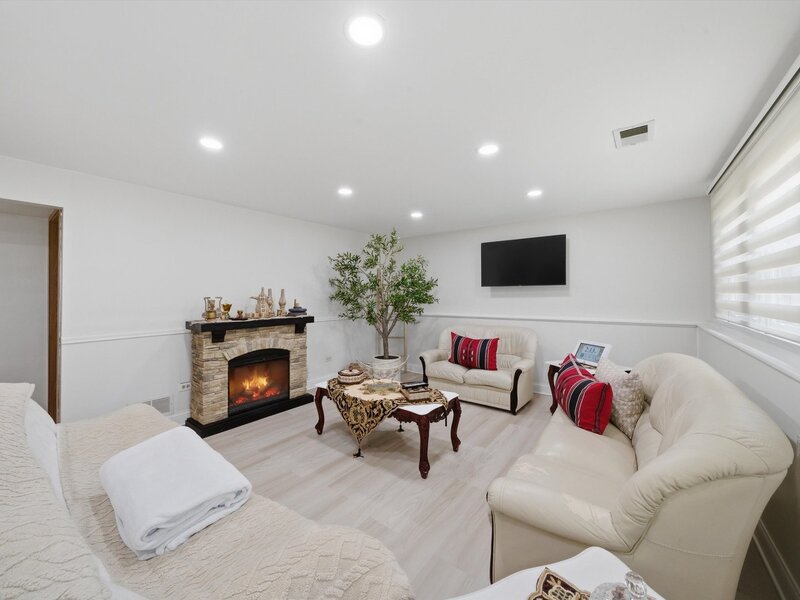 5815 W 87th Place Oak Lawn IL 60453