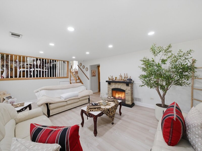 5815 W 87th Place Oak Lawn IL 60453