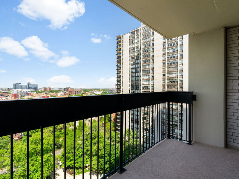1355 N Sandburg Terrace Chicago IL 60610