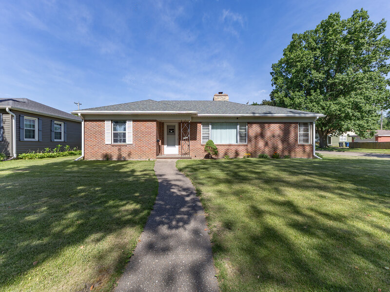 1030 N 3rd Street Clinton IA 52732