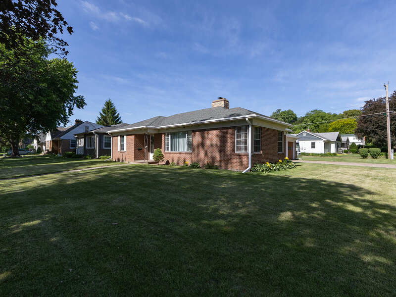 1030 N 3rd Street Clinton IA 52732