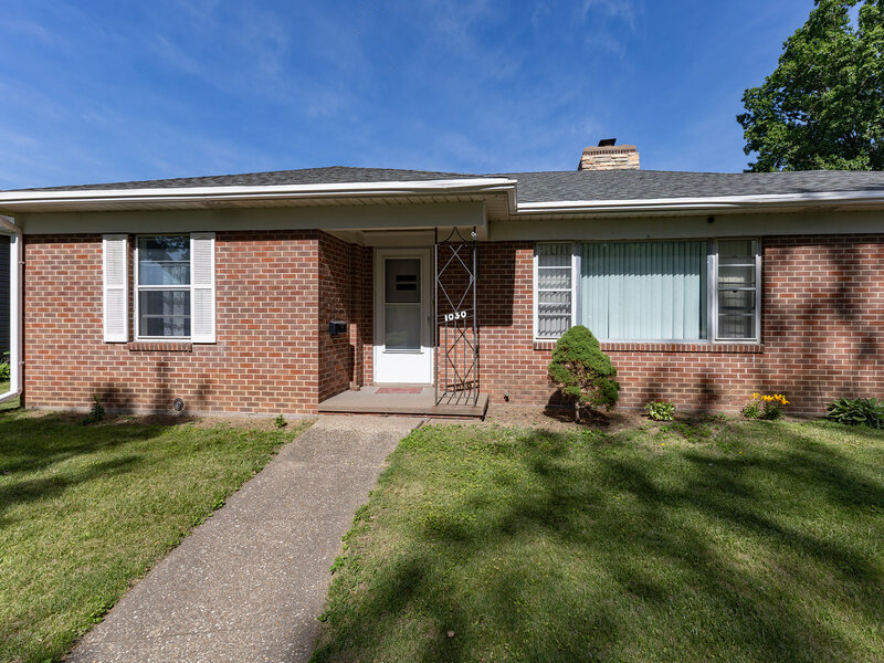 1030 N 3rd Street Clinton IA 52732
