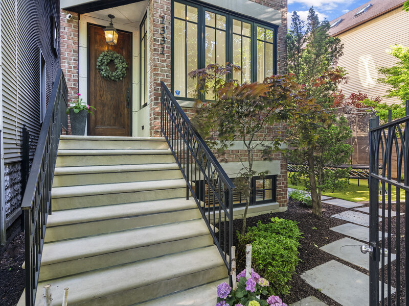 1331 W Wolfram Street Chicago IL 60657