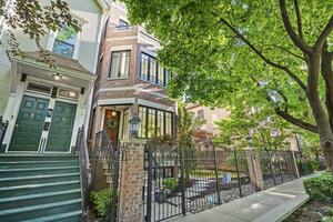 Photo of 1331 W Wolfram Street Chicago IL 60657