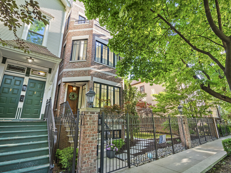1331 W Wolfram Street Chicago IL 60657