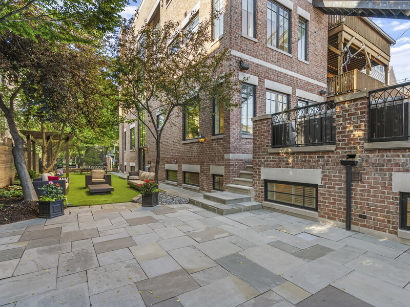 1331 W Wolfram Street Chicago IL 60657