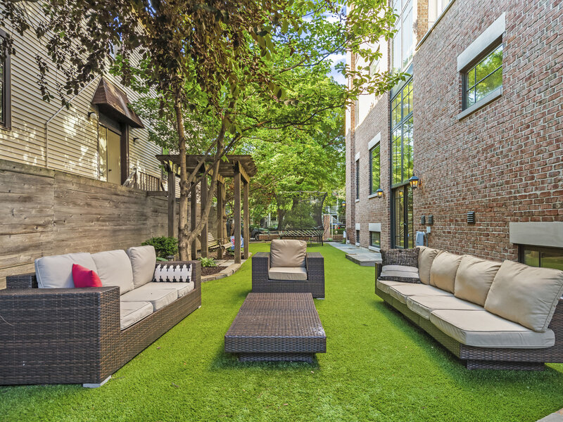1331 W Wolfram Street Chicago IL 60657