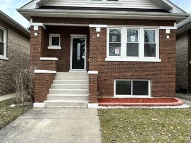 2233 Clinton Avenue Berwyn IL 60402