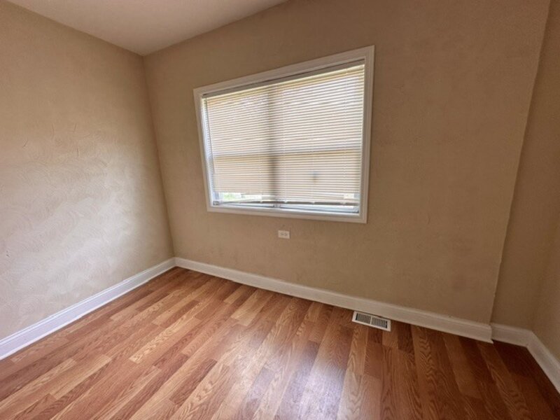 7949 S Manistee Avenue Chicago IL 60617
