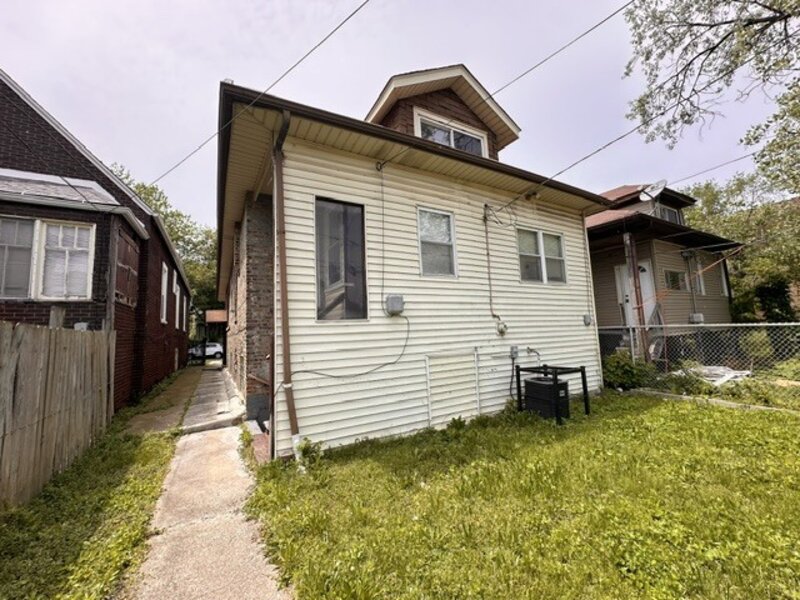 7949 S Manistee Avenue Chicago IL 60617