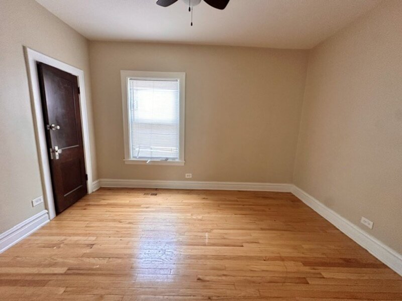 7949 S Manistee Avenue Chicago IL 60617
