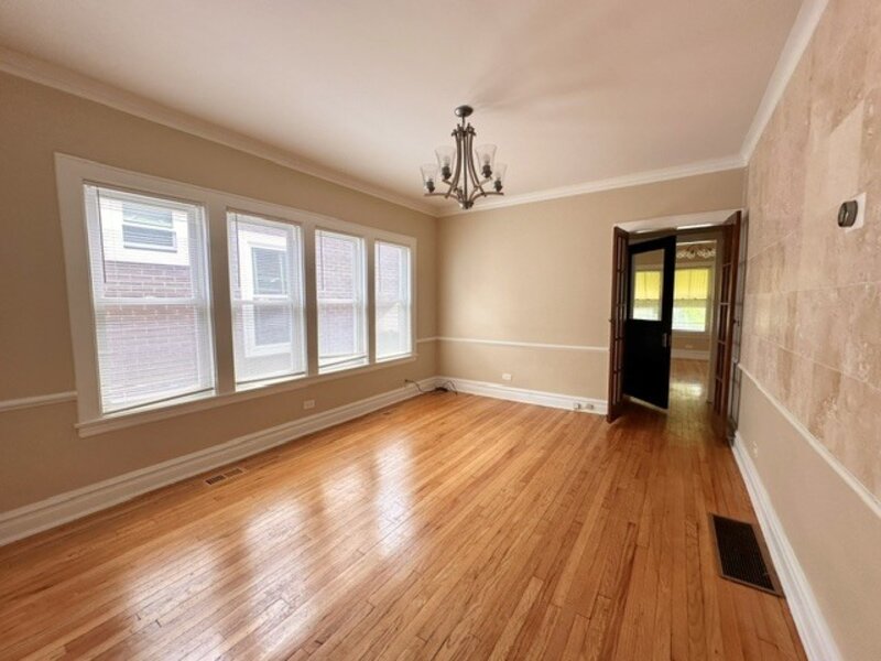 7949 S Manistee Avenue Chicago IL 60617