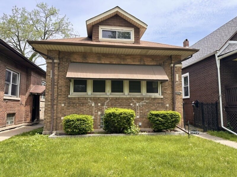 7949 S Manistee Avenue Chicago IL 60617