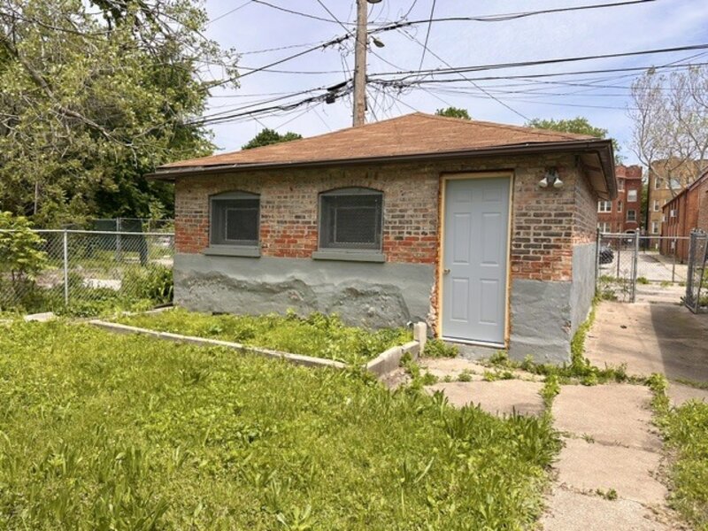 7949 S Manistee Avenue Chicago IL 60617