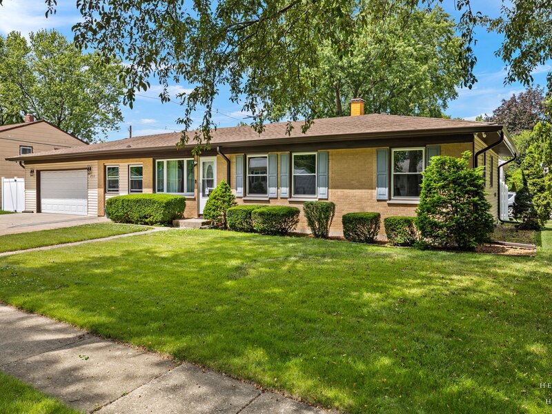6910 Juniper Street Hanover Park IL 60133