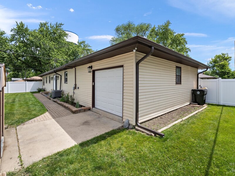 6910 Juniper Street Hanover Park IL 60133