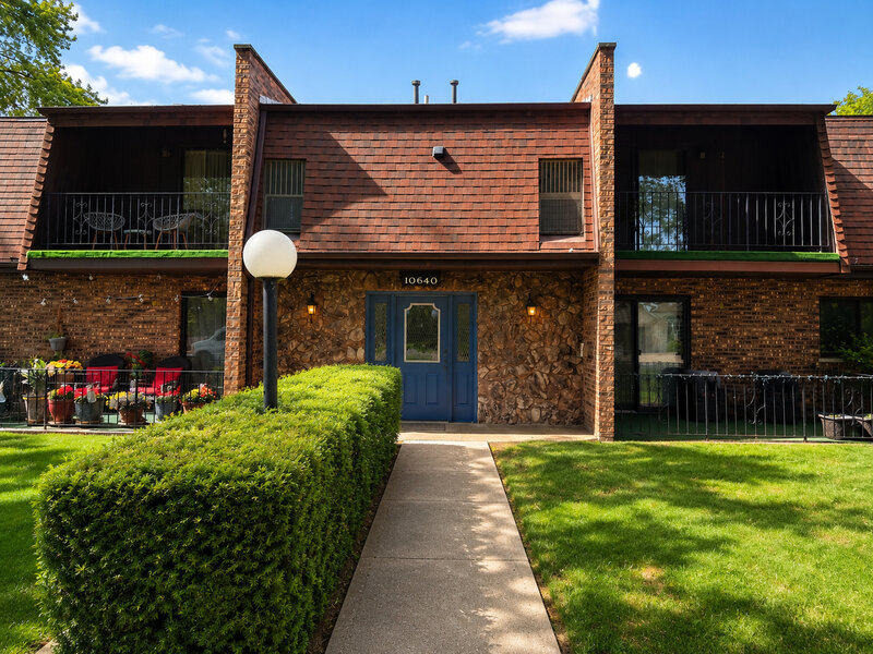 10640 S Brooklodge Lane Palos Hills IL 60465
