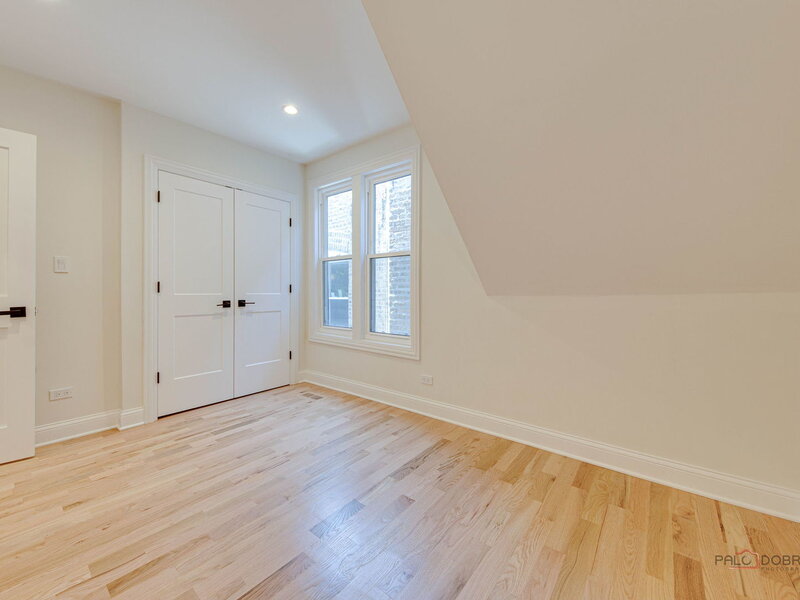 1826 W Farragut Avenue Chicago IL 60640