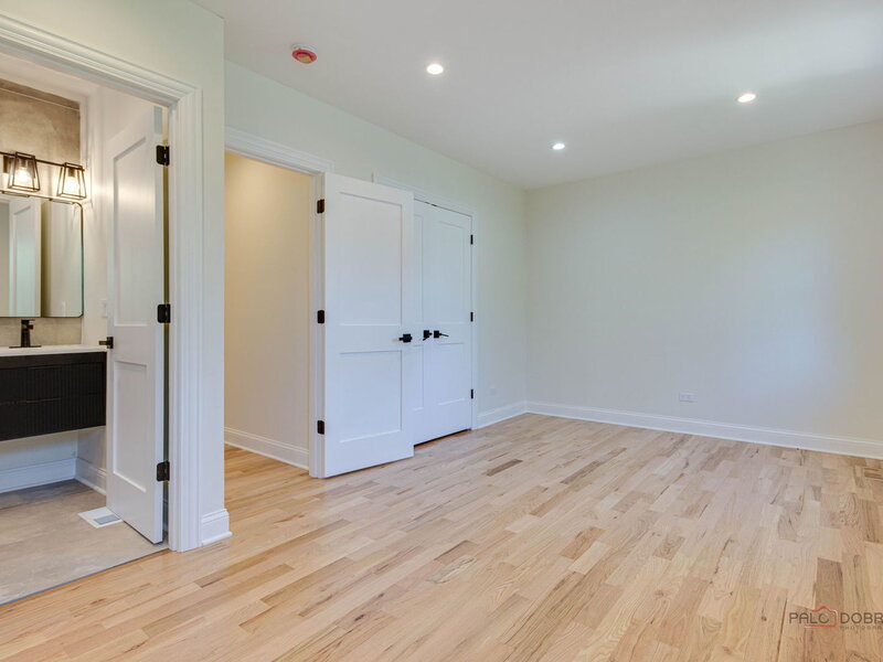 1826 W Farragut Avenue Chicago IL 60640