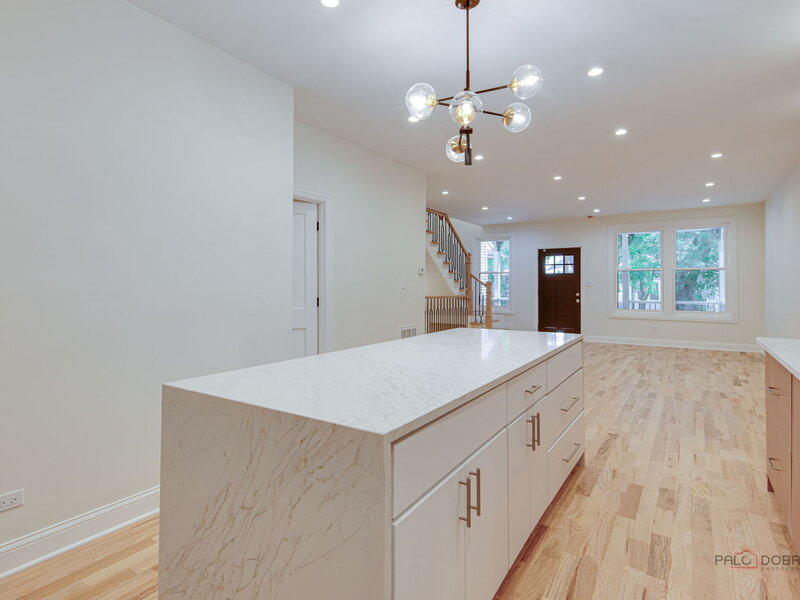 1826 W Farragut Avenue Chicago IL 60640