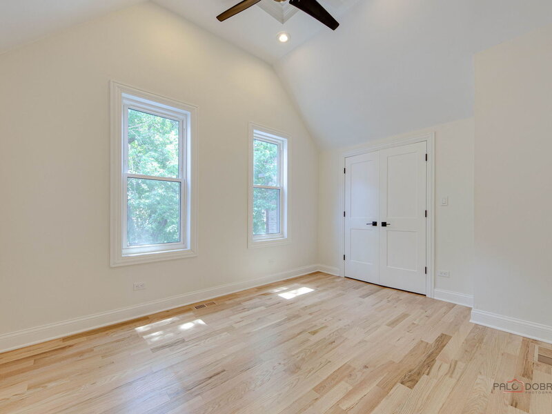 1826 W Farragut Avenue Chicago IL 60640