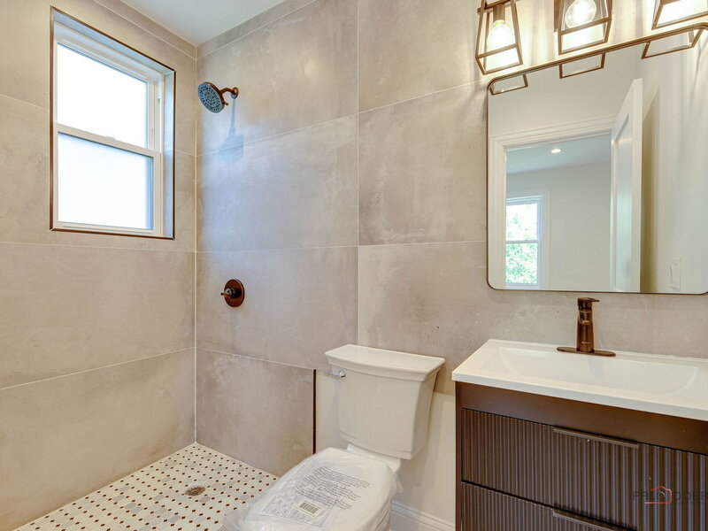 1826 W Farragut Avenue Chicago IL 60640