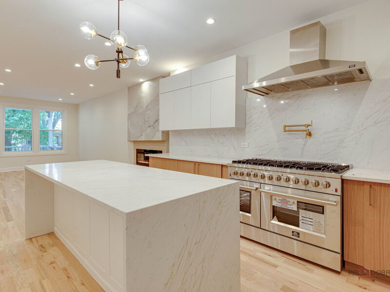 1826 W Farragut Avenue Chicago IL 60640
