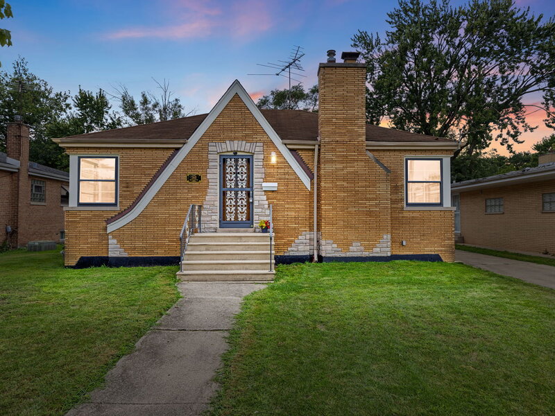360 Streamside Drive Harvey IL 60426