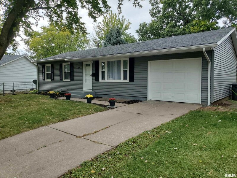 2211 Waveland Drive Bettendorf IA 52722