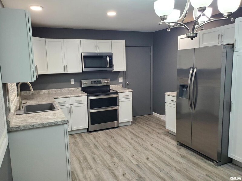 2211 Waveland Drive Bettendorf IA 52722