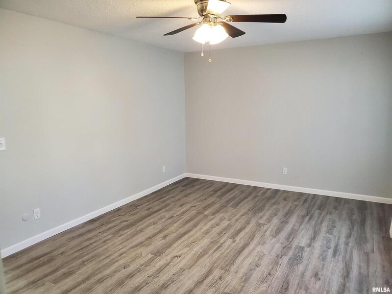 2211 Waveland Drive Bettendorf IA 52722