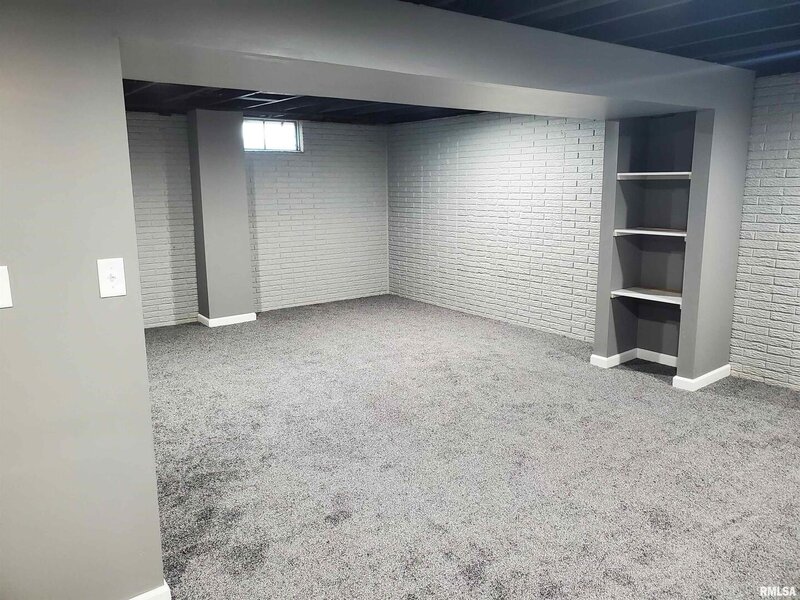 2211 Waveland Drive Bettendorf IA 52722