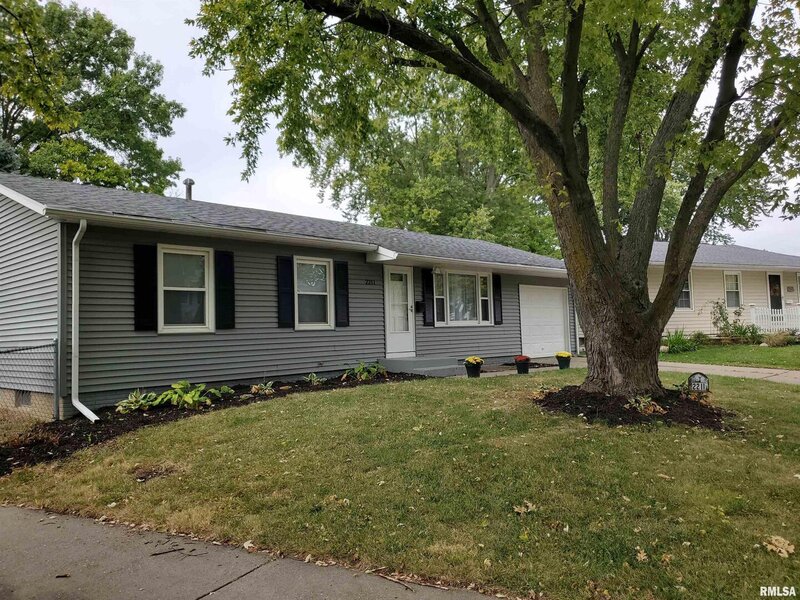 2211 Waveland Drive Bettendorf IA 52722
