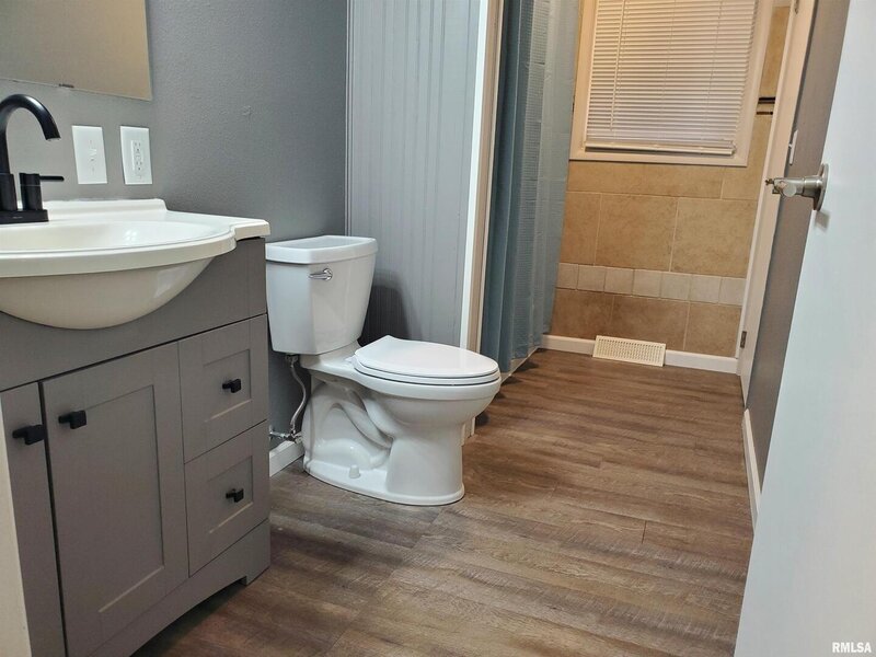 2211 Waveland Drive Bettendorf IA 52722