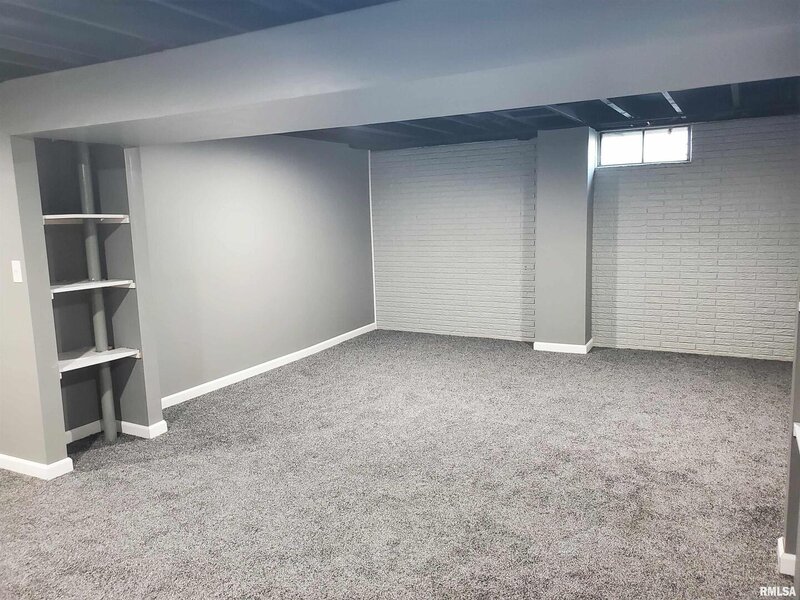 2211 Waveland Drive Bettendorf IA 52722