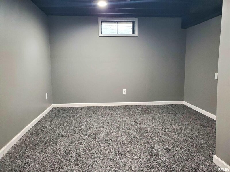 2211 Waveland Drive Bettendorf IA 52722