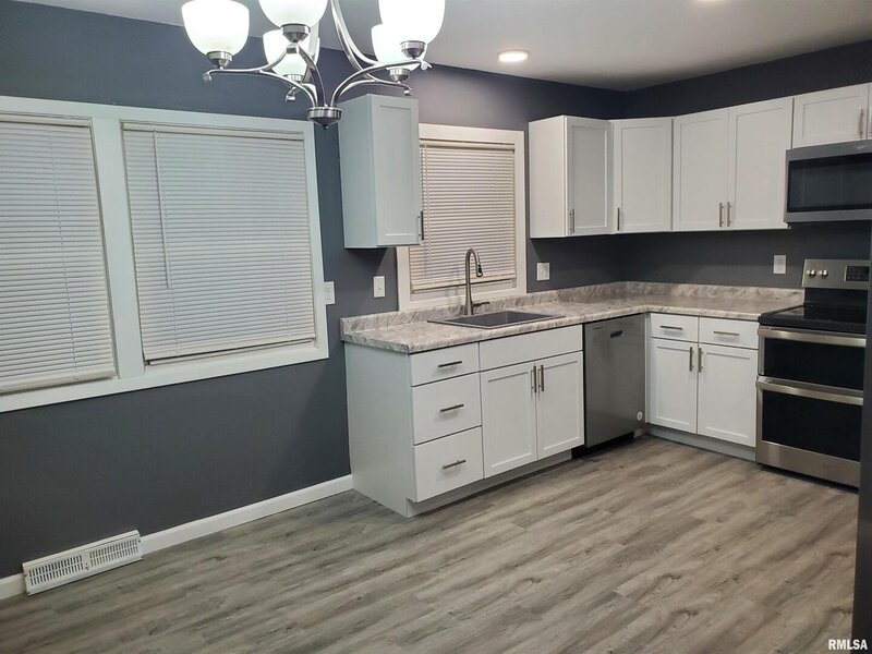 2211 Waveland Drive Bettendorf IA 52722