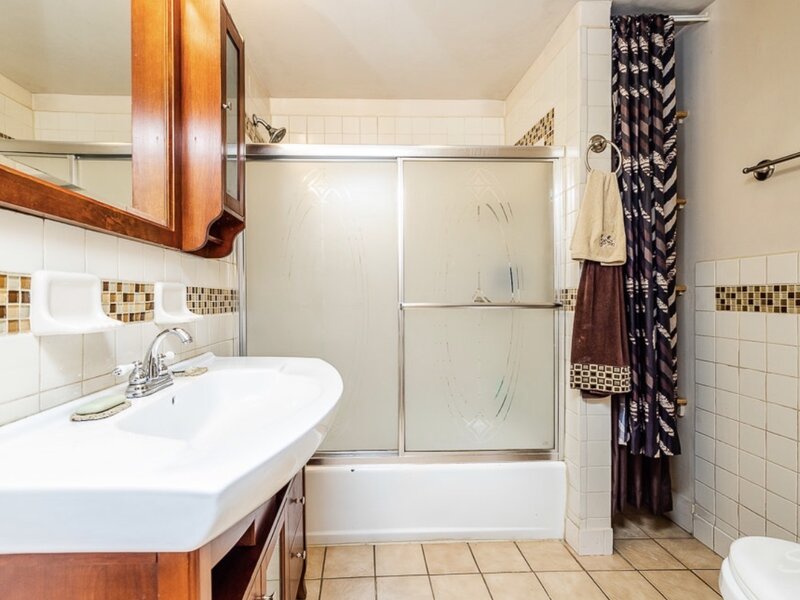 1910 Dewey Avenue Evanston IL 60201