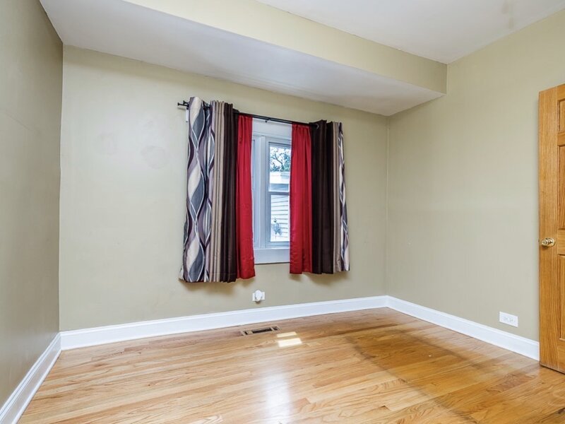 1910 Dewey Avenue Evanston IL 60201