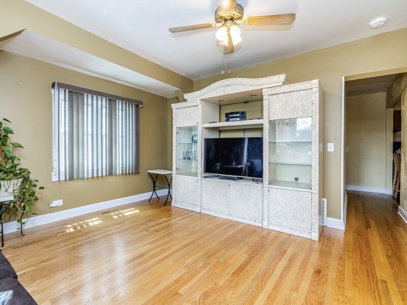 1910 Dewey Avenue Evanston IL 60201