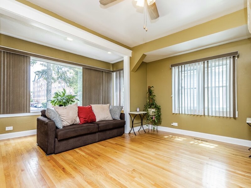 1910 Dewey Avenue Evanston IL 60201