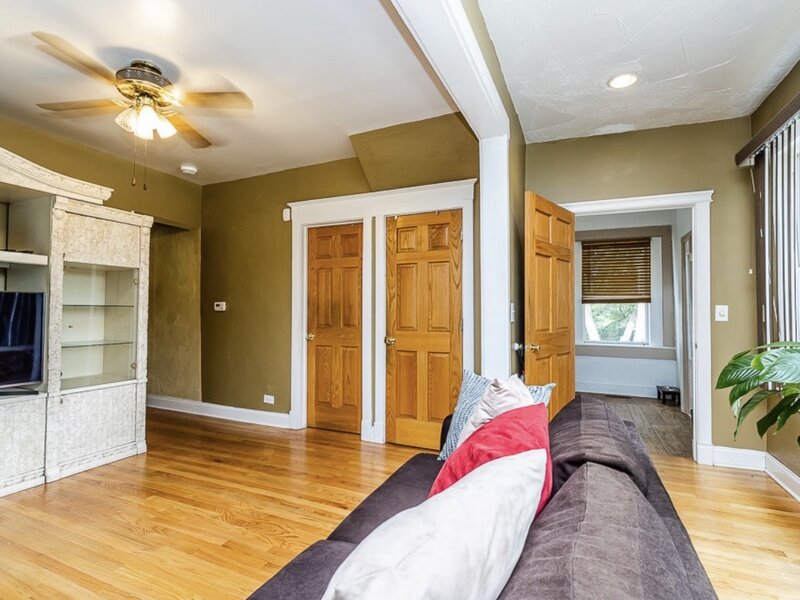 1910 Dewey Avenue Evanston IL 60201