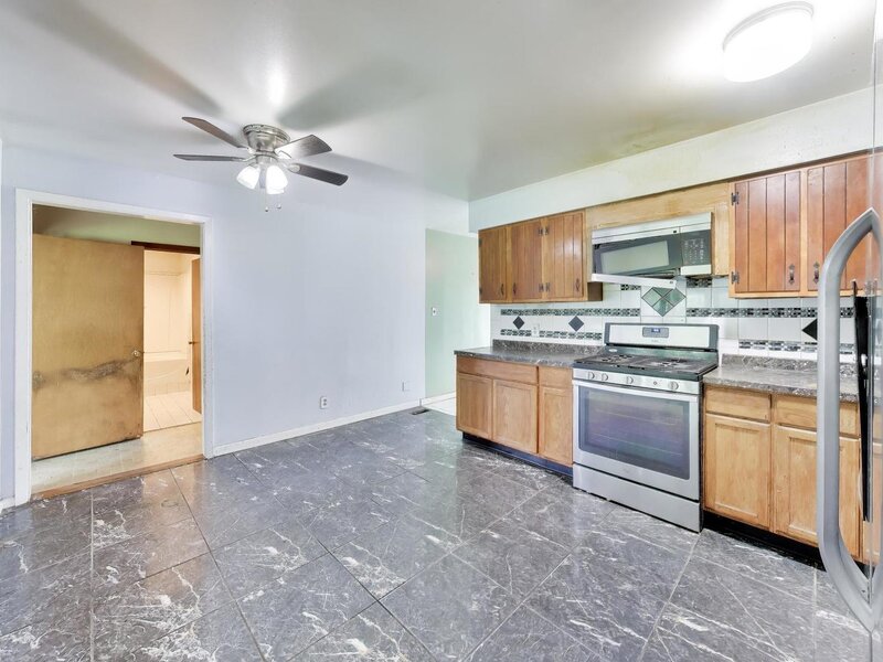 619 Parkside Circle Streamwood IL 60107