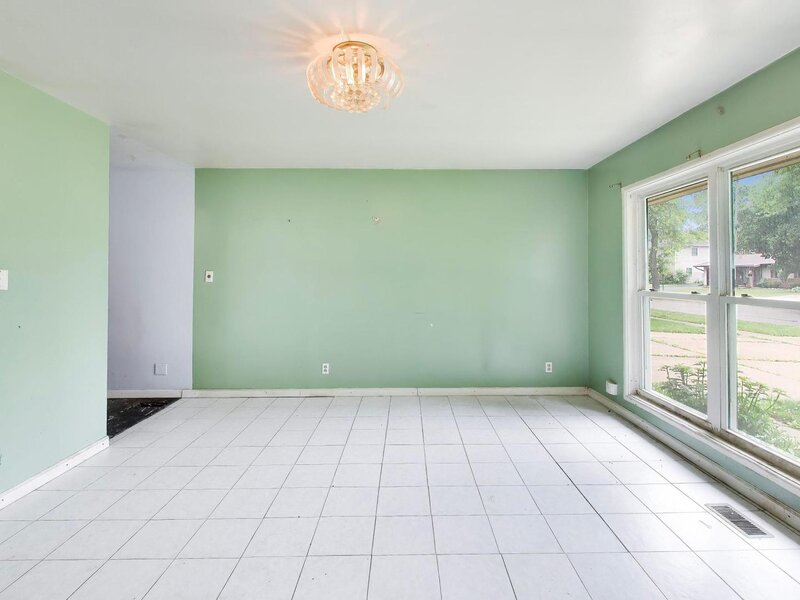 619 Parkside Circle Streamwood IL 60107