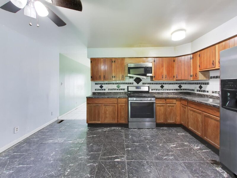 619 Parkside Circle Streamwood IL 60107