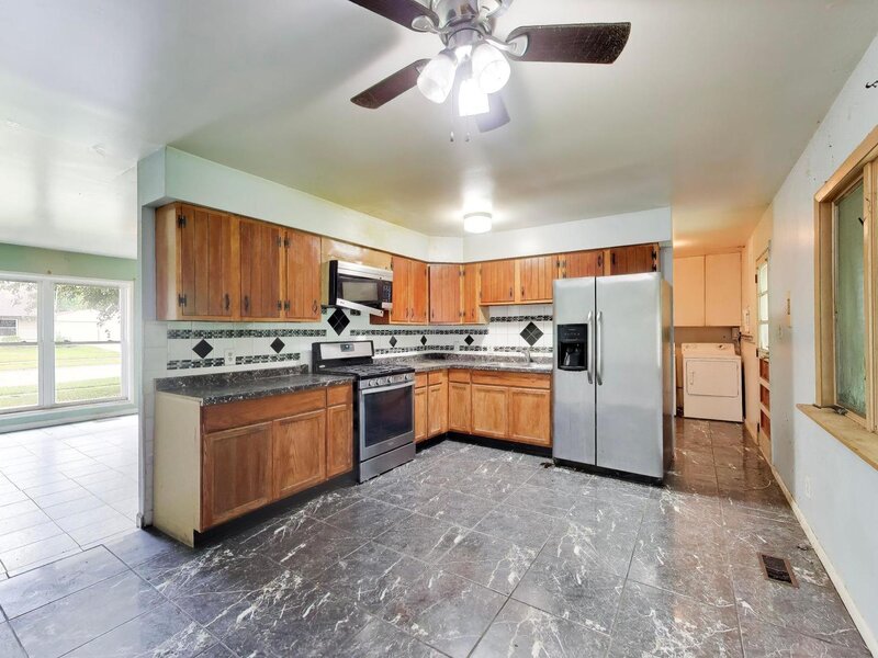 619 Parkside Circle Streamwood IL 60107