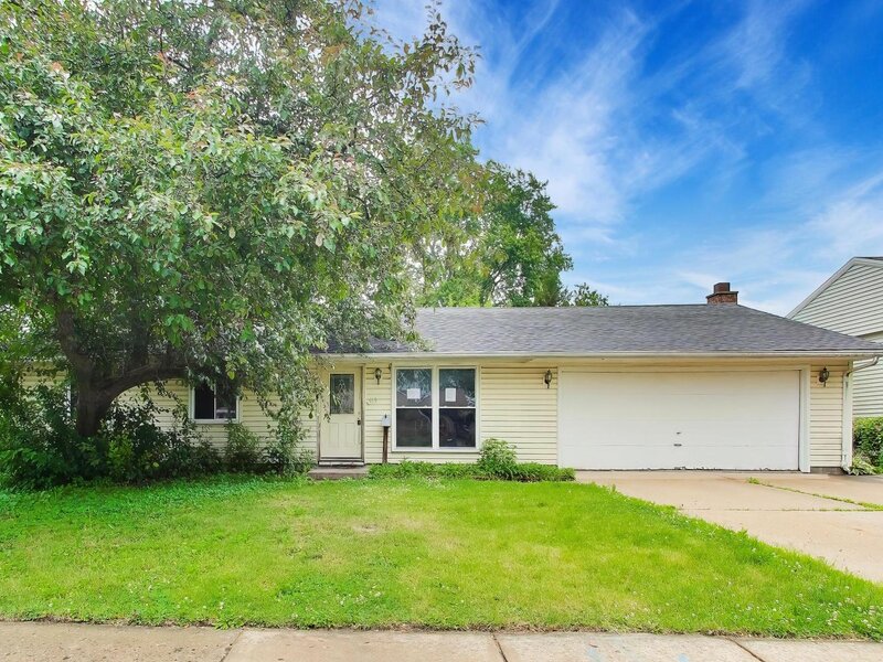 619 Parkside Circle Streamwood IL 60107