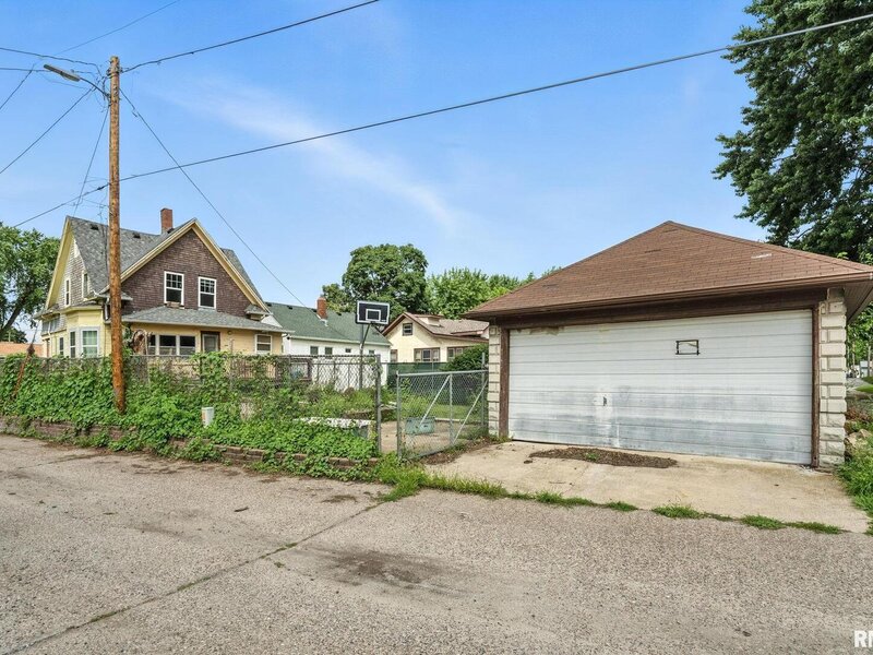 815 S Dittmer Street Davenport IA 52802